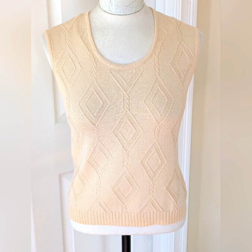 St.John Sport Delicate Butter Cream 2 Piece Twin-set Knit Zip-Up Cardigan & Tank - Picture 2 of 9